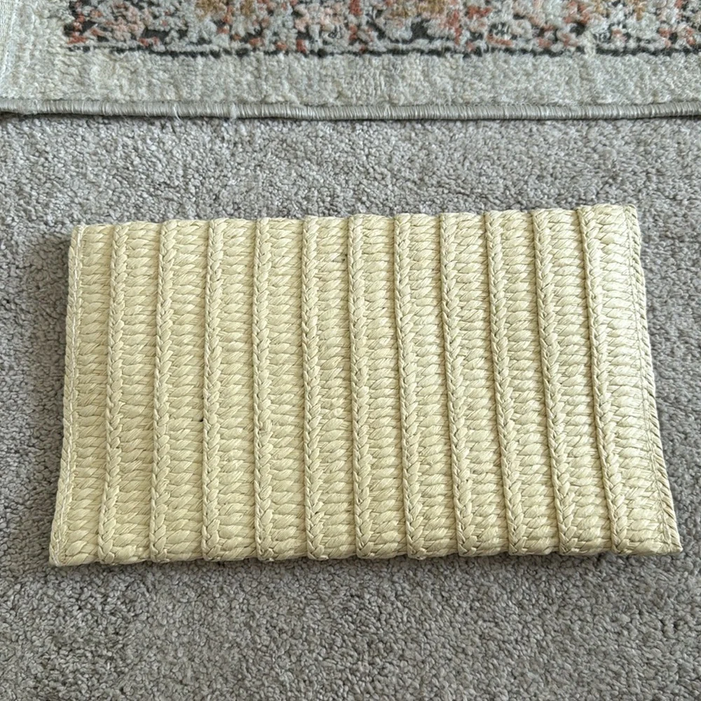 NWOT- Vacay Vibes Straw Clutch